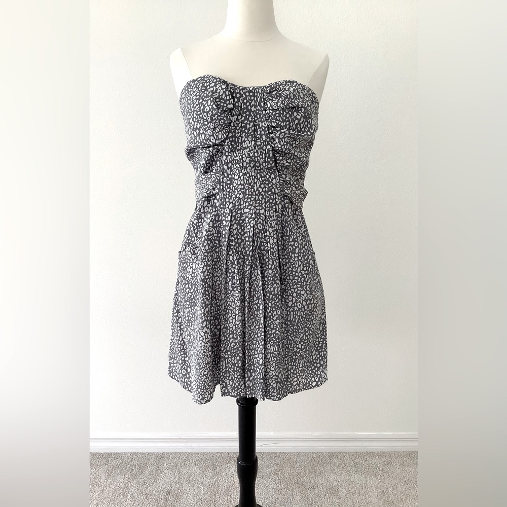 Women’s Charlie Jade Strapless Dress in Grey/ White Print, Sz. M